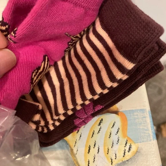 Kate Spade Fuchsia and Maroon Leaf Socks - Picture 2 of 4